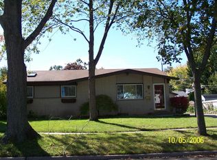 216 Wallace Dr, Saline, MI 48176