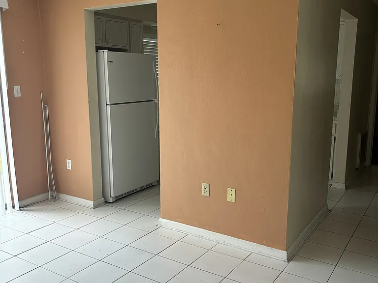 924 San Christopher Dr #B — Photo 2