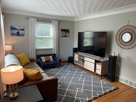 3rd image of 912 Mulberry St