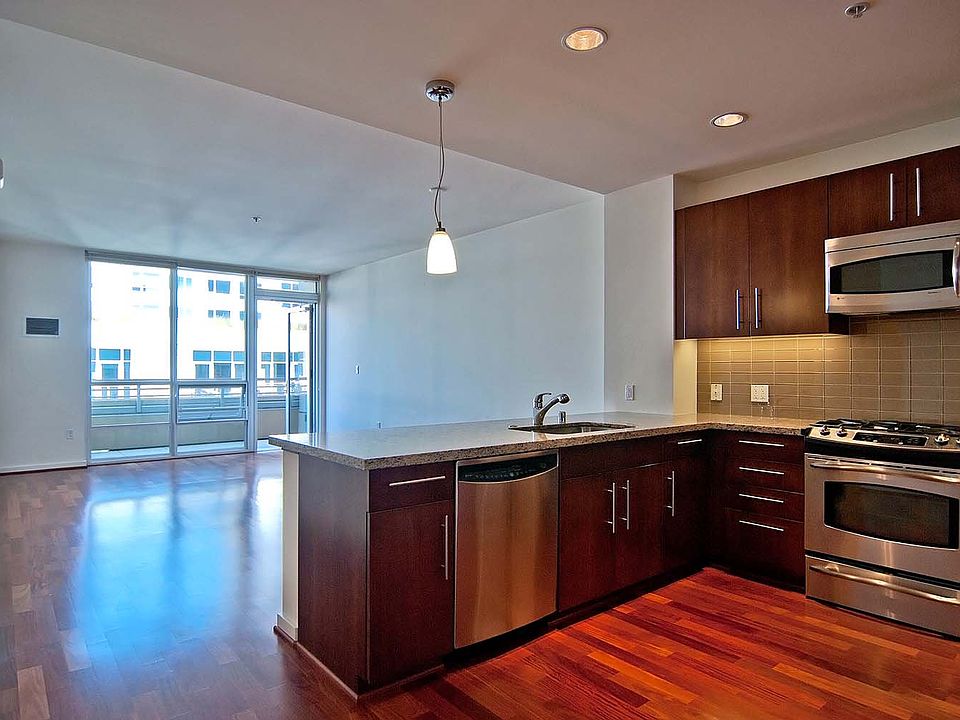 1st image of 325 Berry St APT 614