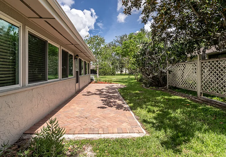 10502 Linger Ln — Photo 15
