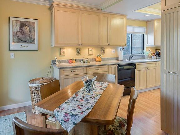 4th image of 708 Dorothy Way #31