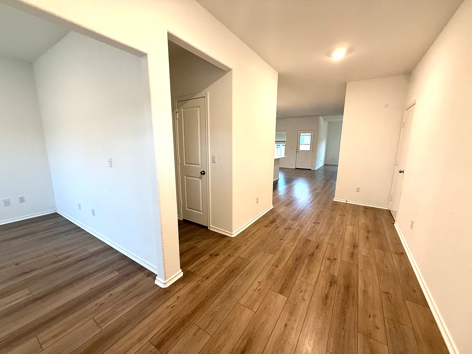 380 Mendoza — Photo 2