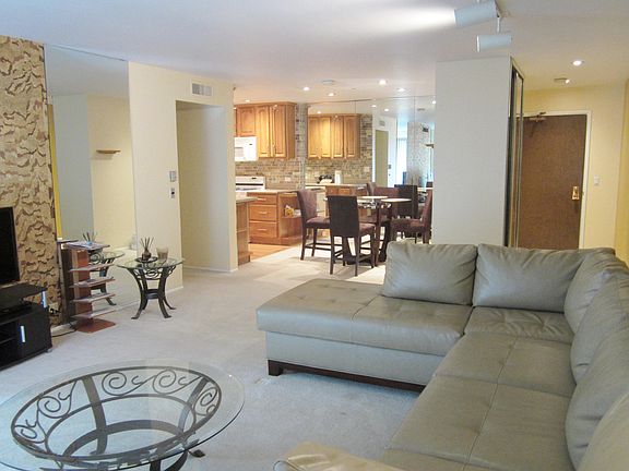5th image of 850 Wellington Ave Unit 320