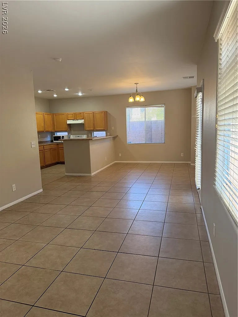 3 bed, 2.5 bath, 1783 sqft, $1,950 — Photo 3