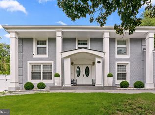 10904 Gainsborough Rd, Potomac, MD 20854