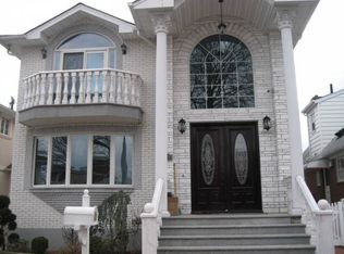 196-44 49th Ave, Flushing, NY 11365
