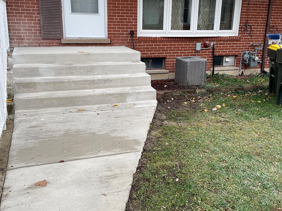 1st image of 8924 Robin Dr APT B
