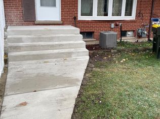 8924 Robin Dr APT B, Des Plaines, IL 60016
