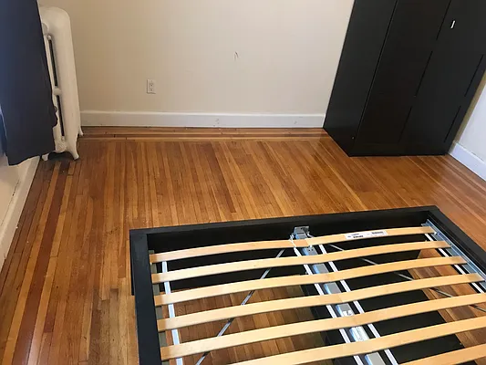 Rented by Metroline Realty | media 21