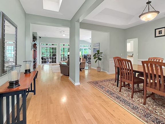3rd image of 1544 Wellesley Cir