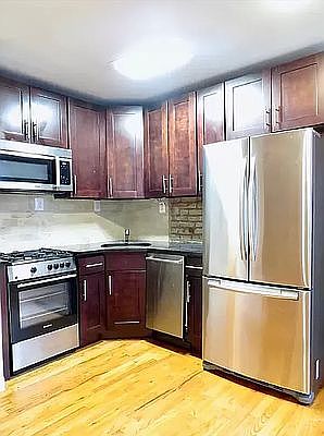 3rd image of 1031 Lexington Ave #3F