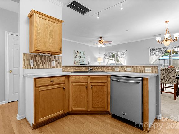 5th image of 8718 Appledale Dr