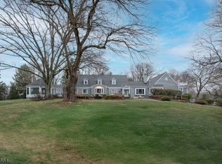 8 Oratam Dr, Peapack, NJ 07977