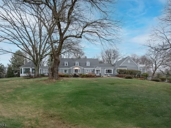 8 Oratam Dr, Peapack Gladstone Boro, NJ 07977