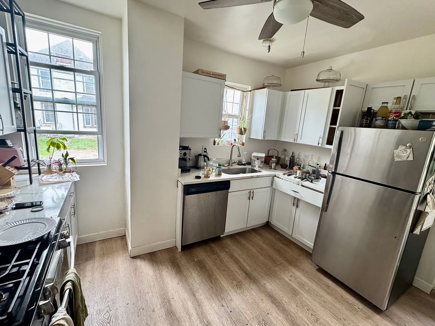 Newly Renovated Spacious 4 Bedroom Home In Sheraden - Available October! — Photo 2