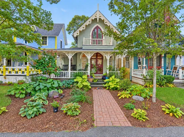 22 Trinity Park, Oak Bluffs, MA 02557