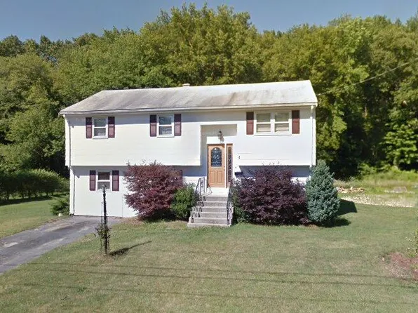 4 Cynthia Dr, North Smithfield, RI 02896