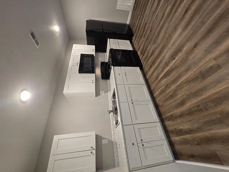 219 Cane Creek Ln — Photo 1