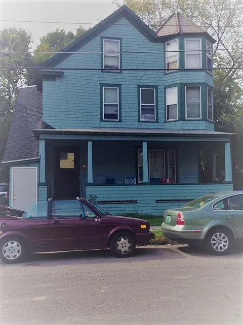 4 bed, 2500 sqft, $4,300 — Photo 1