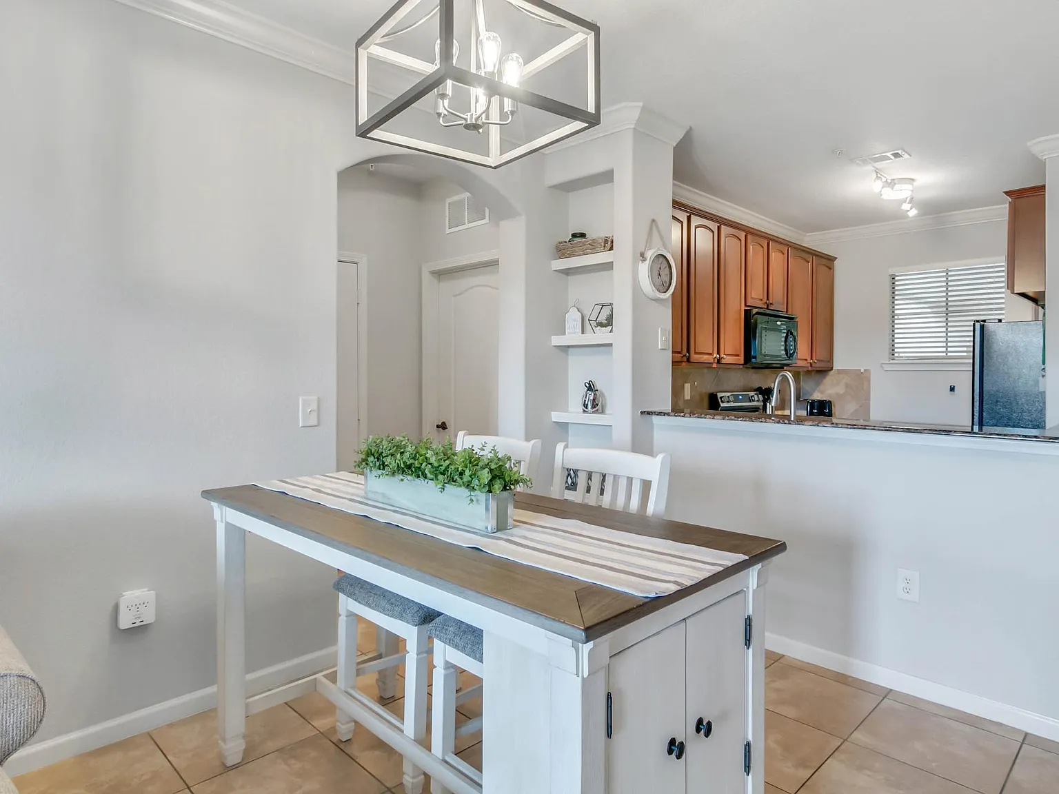 4 bed, 1437 sqft, $2,800 — Photo 4