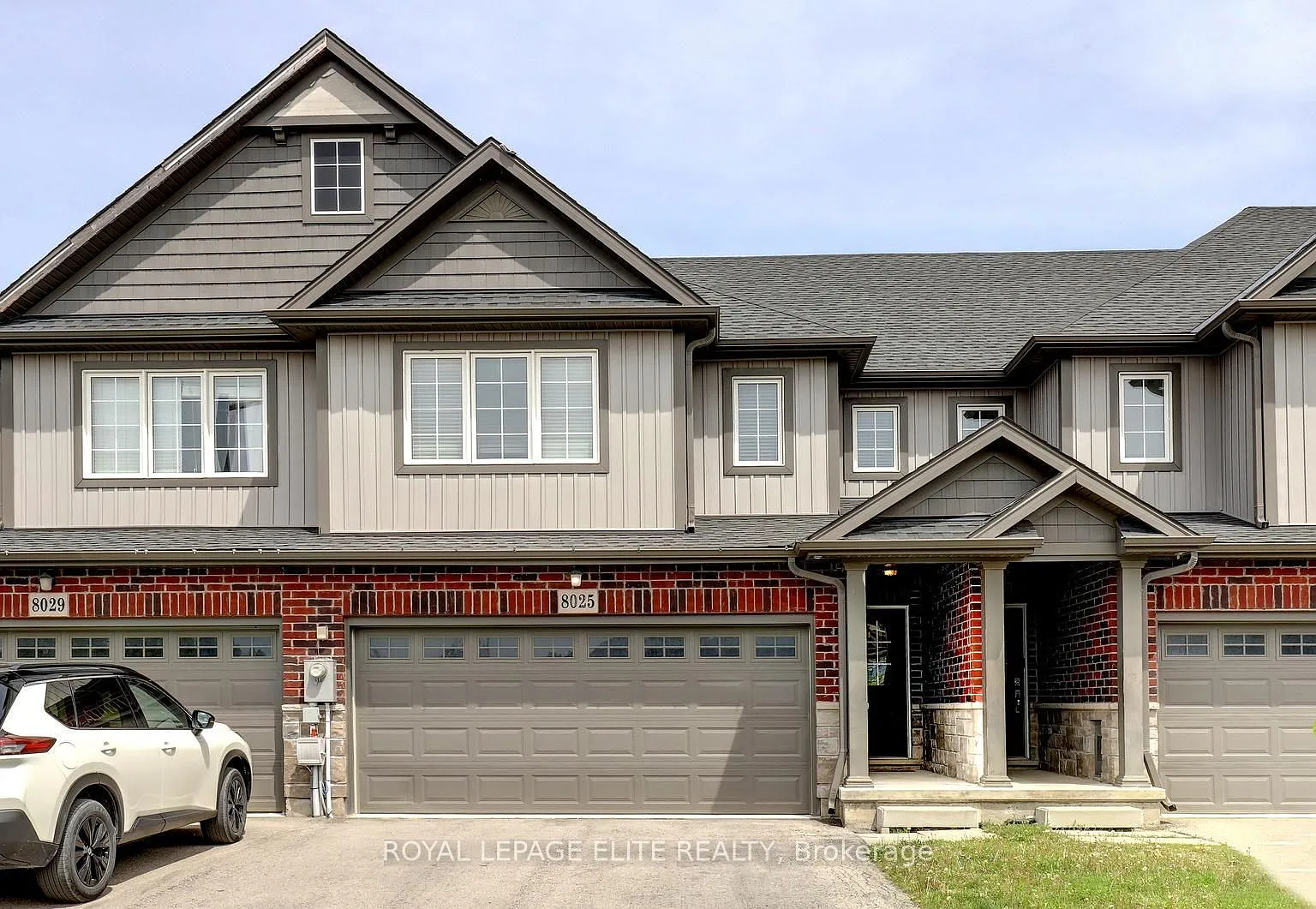 4 bed, $3,000 — Photo 1