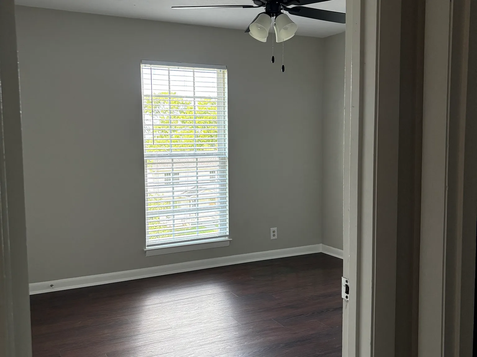 2 bed, 1.5 bath, 960 sqft, $1,600 — Photo 2