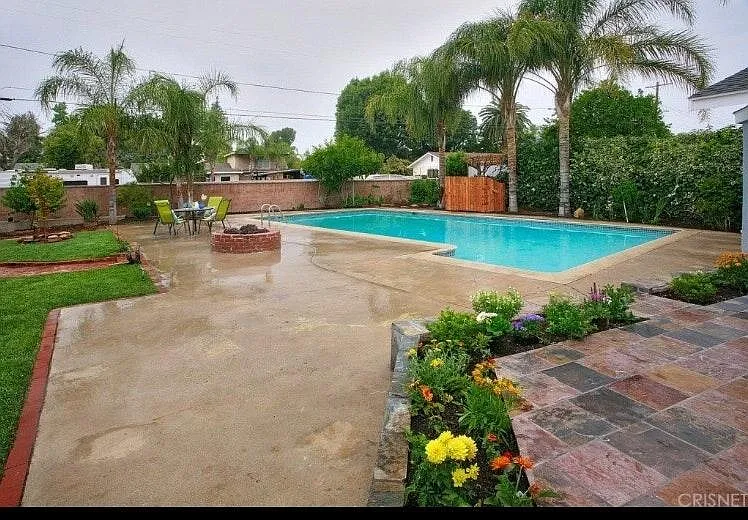 Guest house patio yard