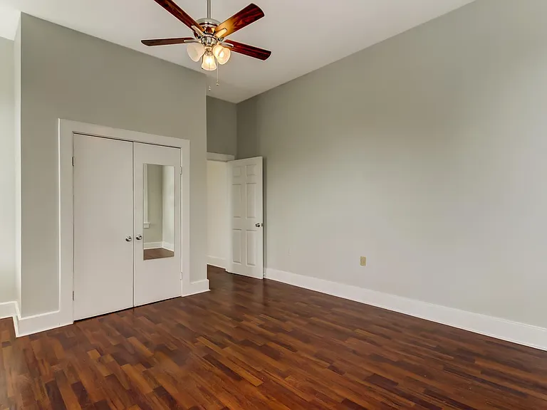 423 E Duffy St — Photo 13