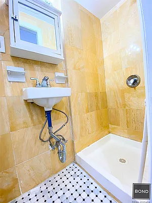 Rented by Bond New York | media 35