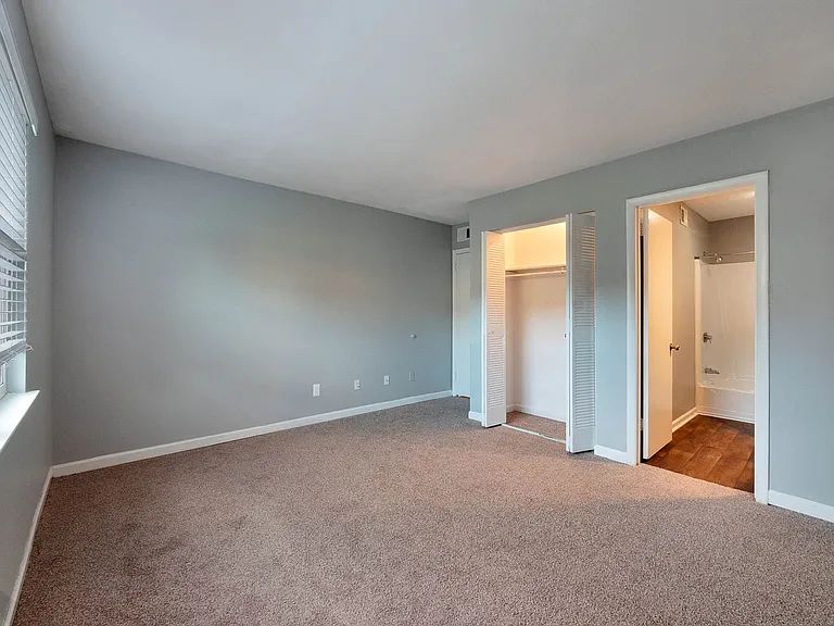 Northshore Flats — Photo 17