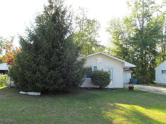 2nd image of 984 Eastlake Dr