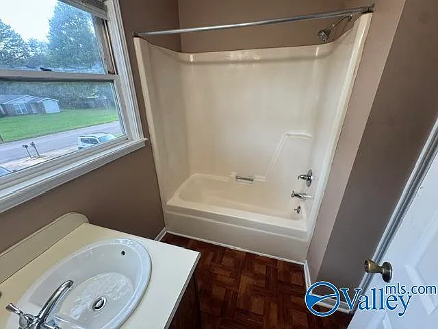 389 Oakland Rd — Photo 18