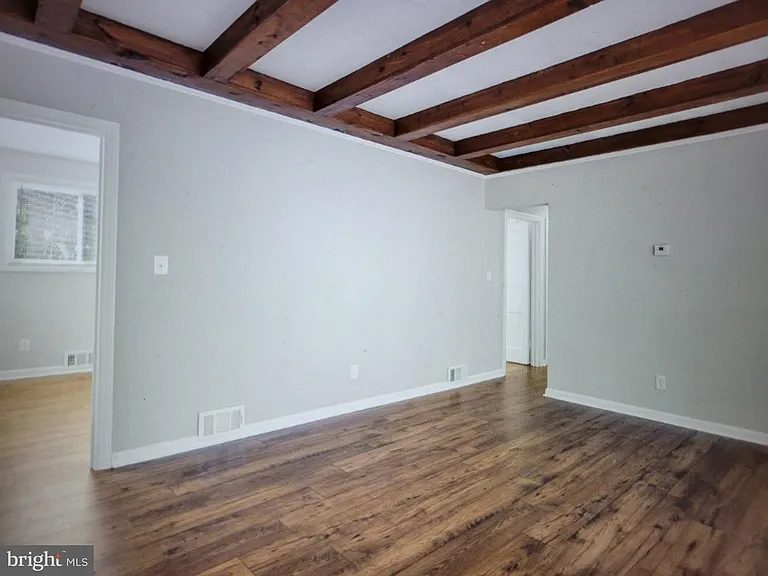 10404 Insley St — Photo 8