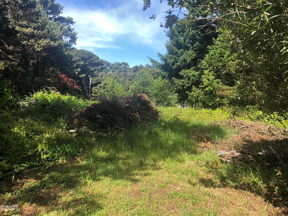 2nd image of LOT 3100 SW Wakeetum St