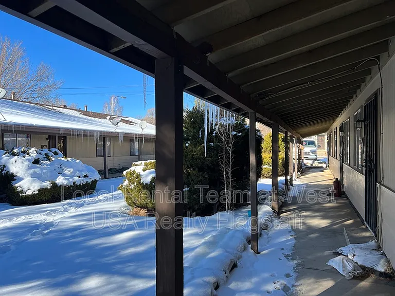 2219 E Dortha Ave #3 — Photo 10