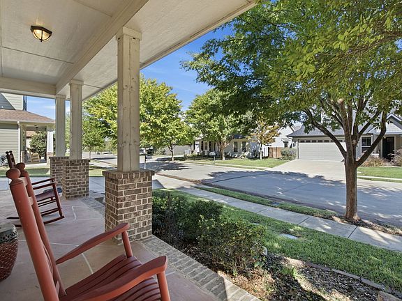 4th image of 424 Village Way