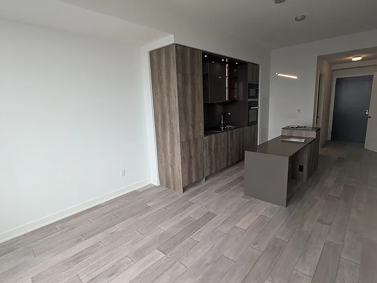 11 Yorkville Ave #5601 — Photo 4