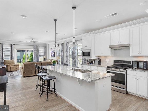 3rd image of 6794 Begonia Ln
