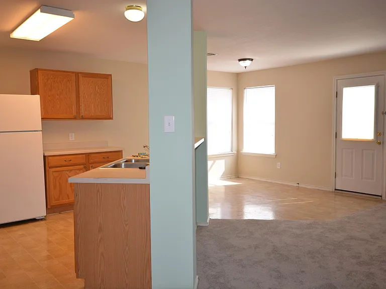410 Goldenrod St — Photo 4