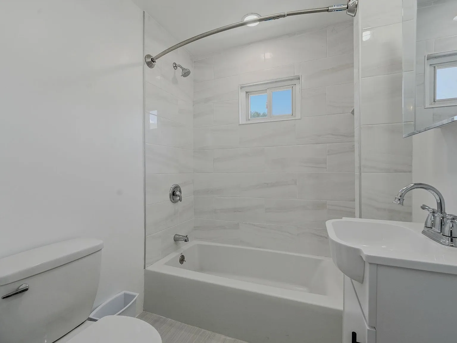2 bed, 1.0 bath, 900 sqft, $2,300 — Photo 3