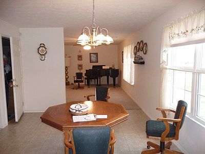 5th image of 101 Chase Ln
