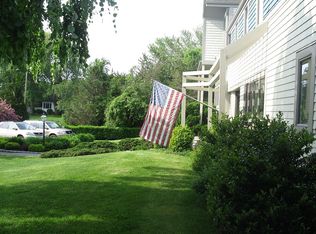 5 Hampton Harbor Rd, Hampton Bays, NY 11946