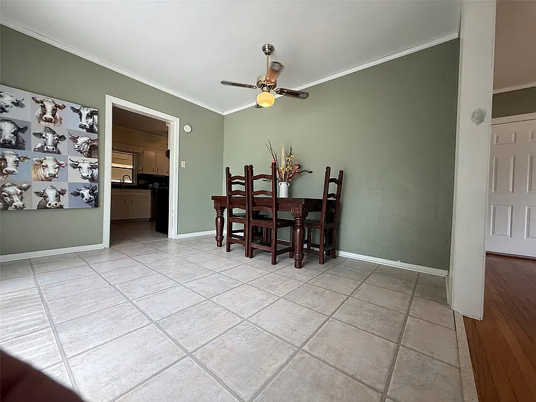 231 E Live Oak St #A — Photo 6
