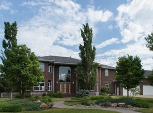 737 Riverbend Rd, Oxbow, ND 58047