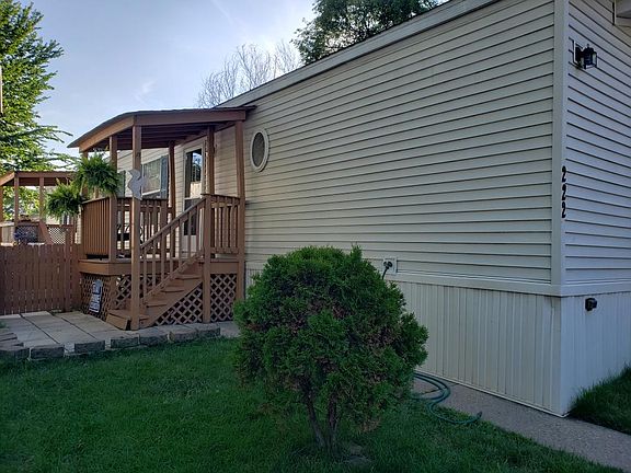 3rd image of 428 W Touhy Ave #222