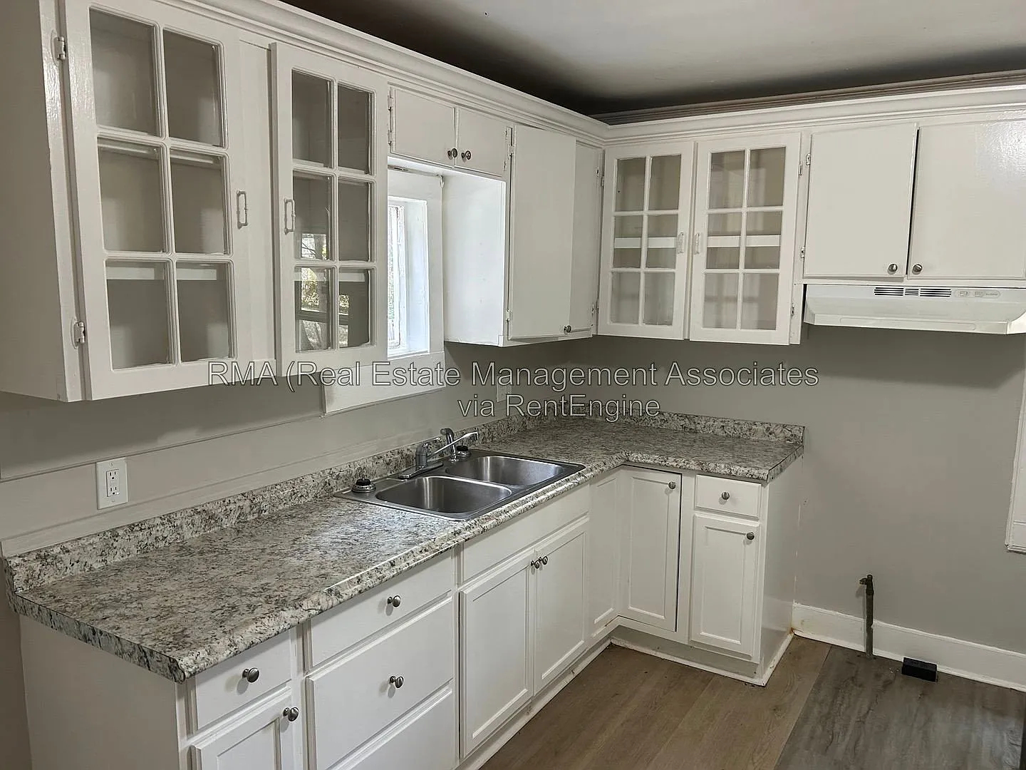 2 bed, 1.0 bath, 784 sqft, $1,050 — Photo 3