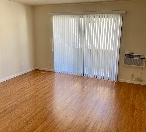2nd image of 3363 Vinton Ave #6