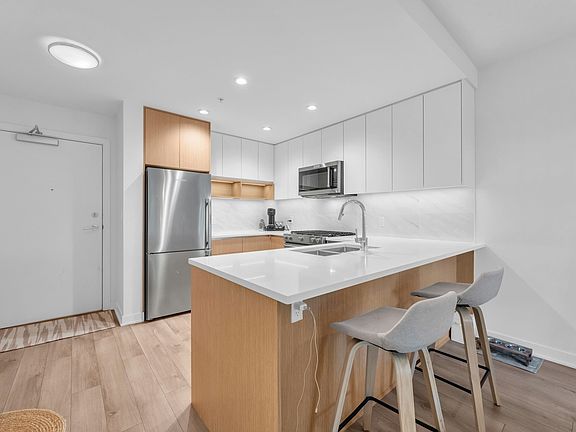 5th image of 8940 University Cres #103