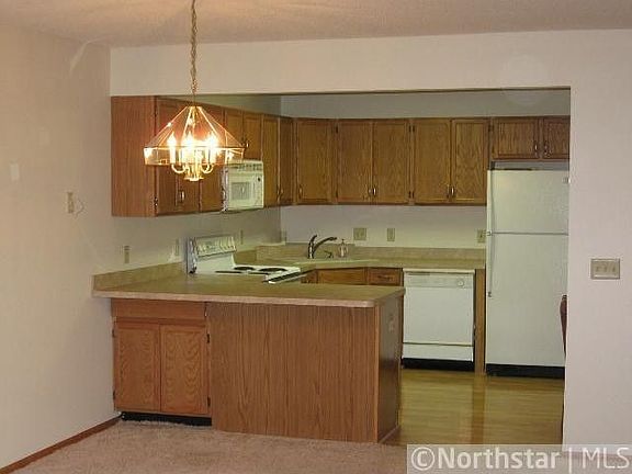 4th image of 114 Carmel Ave W